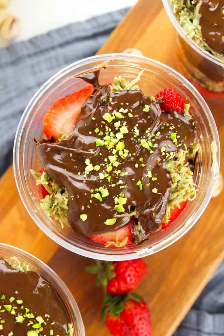 dubai chocolate strawberry cup.