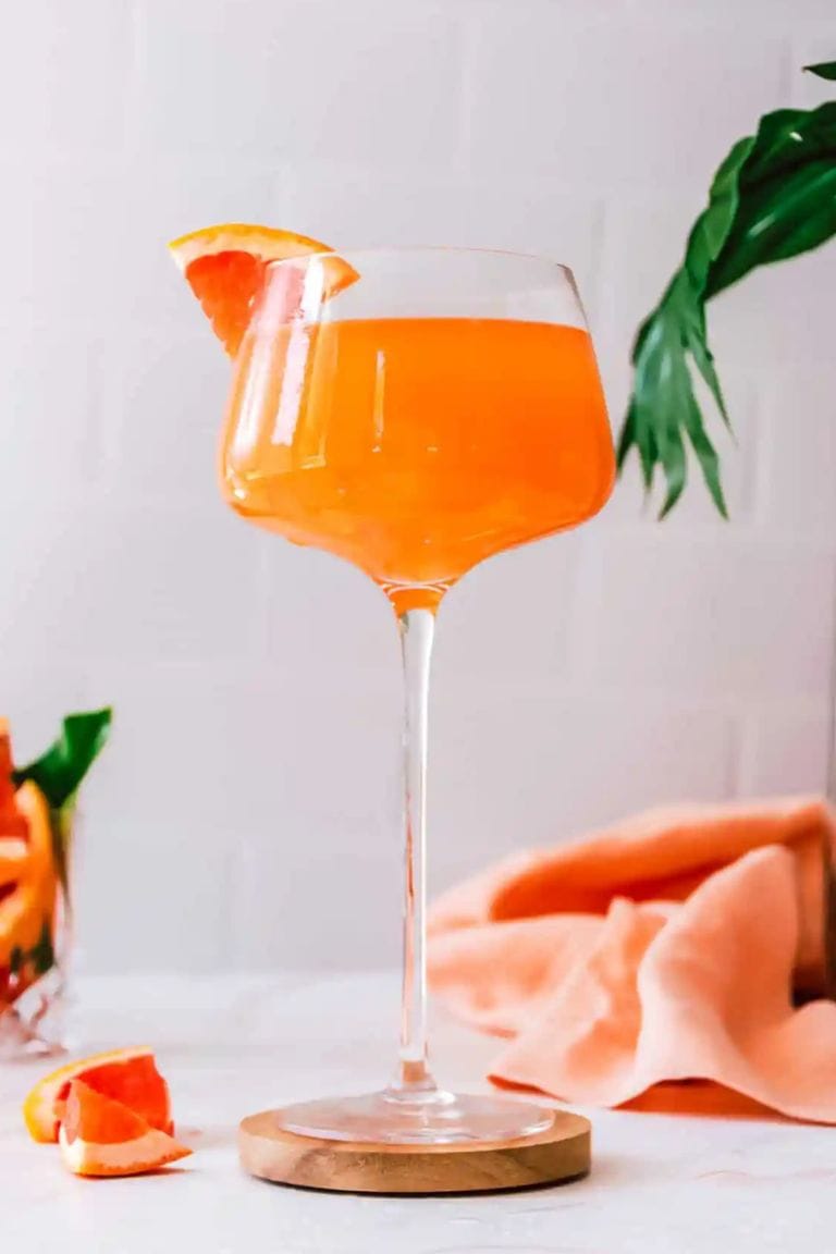 greyhound cocktail in cocktail glass.