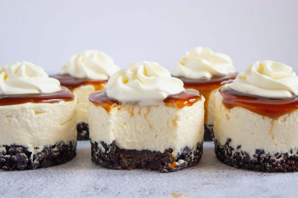 individual coffee cheesecake desserts in a row.