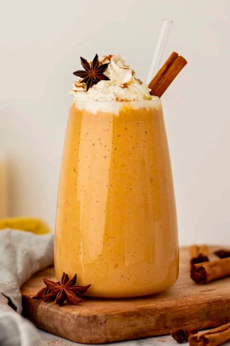 pumpkin pie smoothie in glass.