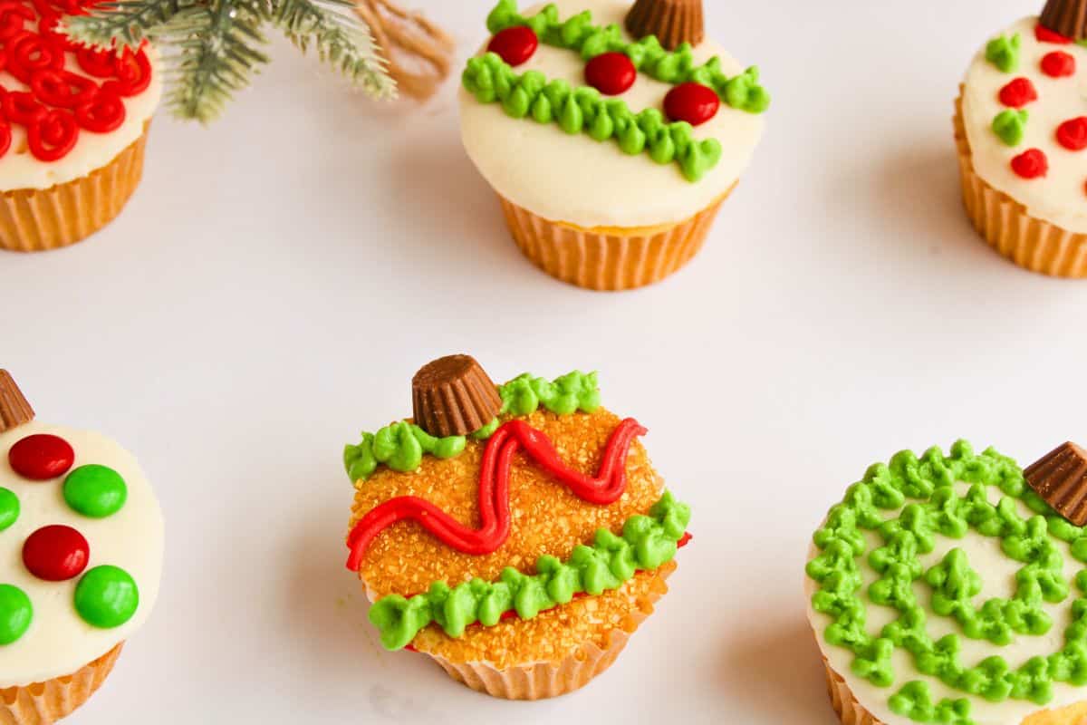 christmas themed cupcakes ornaments.