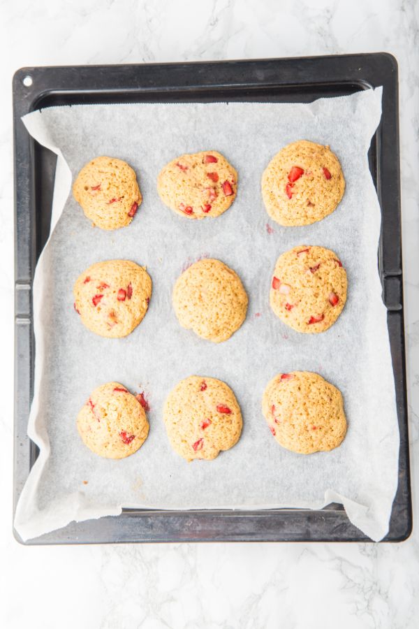 freshly baked cookies on tray.