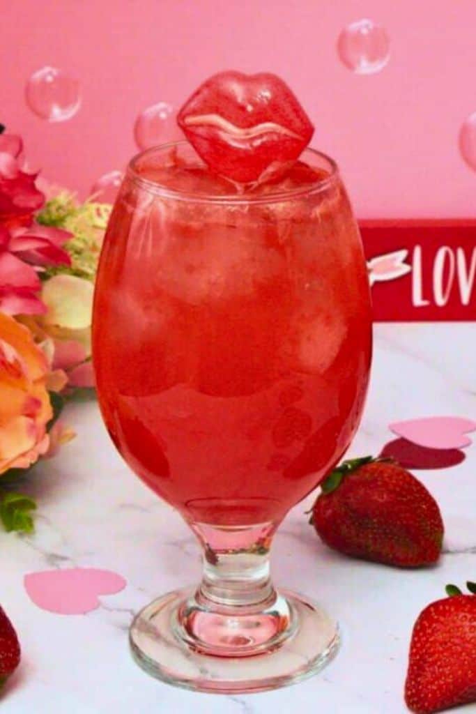 applebees cupid cocktail with lips garnish.