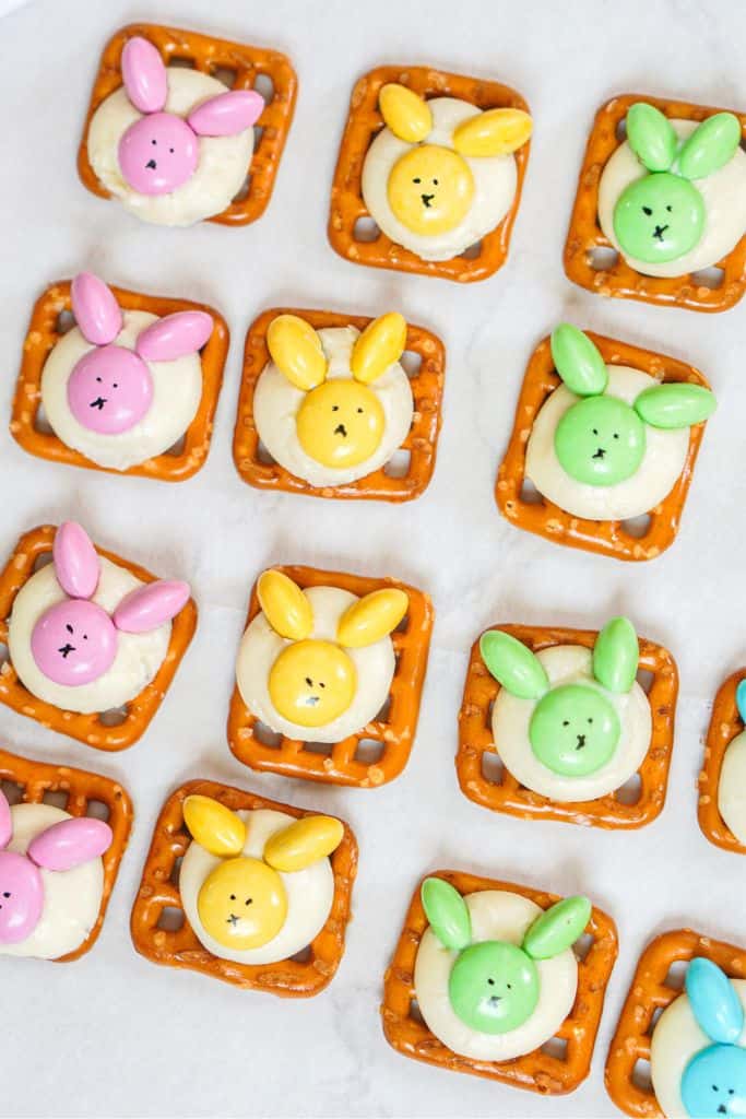 bite size pretzel treats with easter bunny faces.