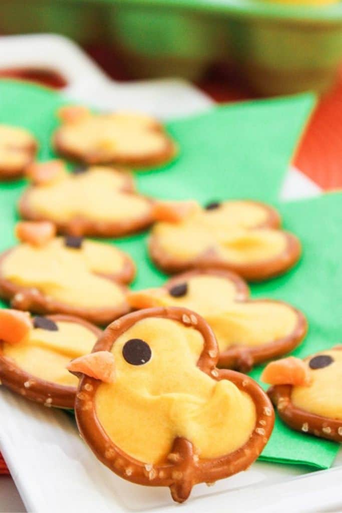 cute easter themed chick pretzels.