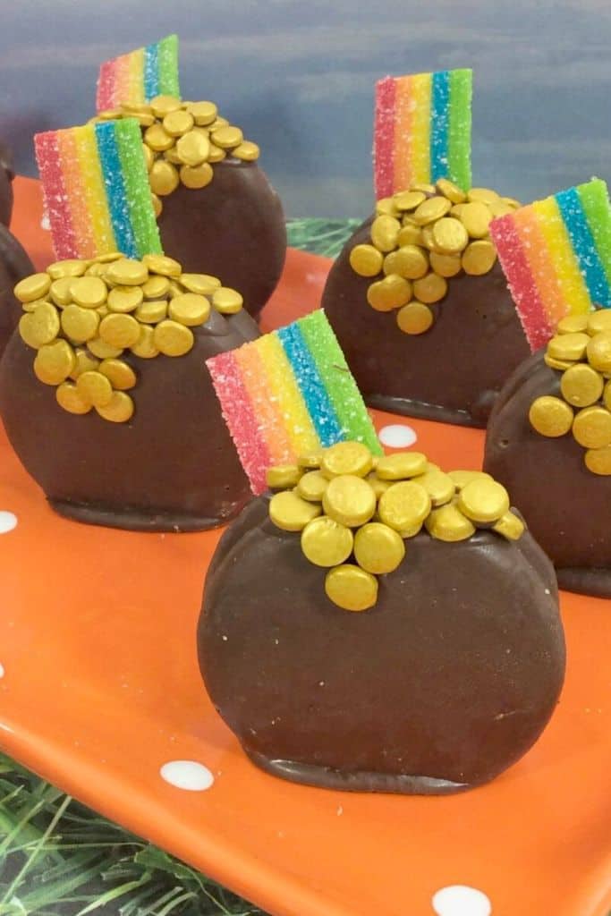 chocolate dipped oreos with pot of gold decorations.