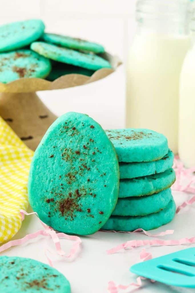 blue egg shaped cookies.