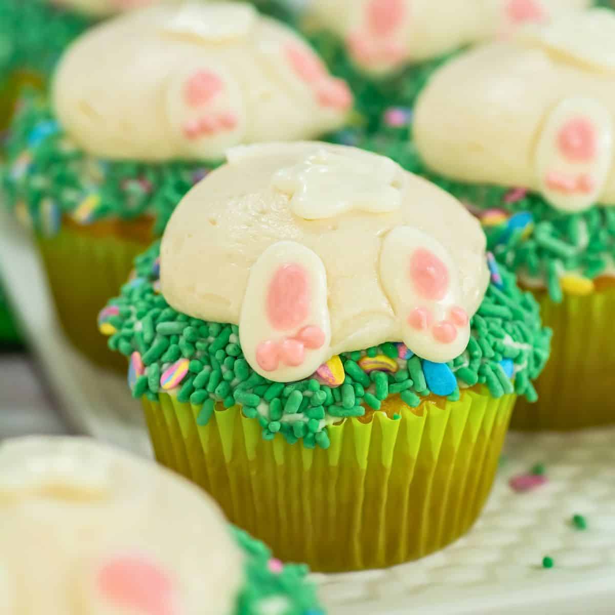 frosted easter cupcakes.