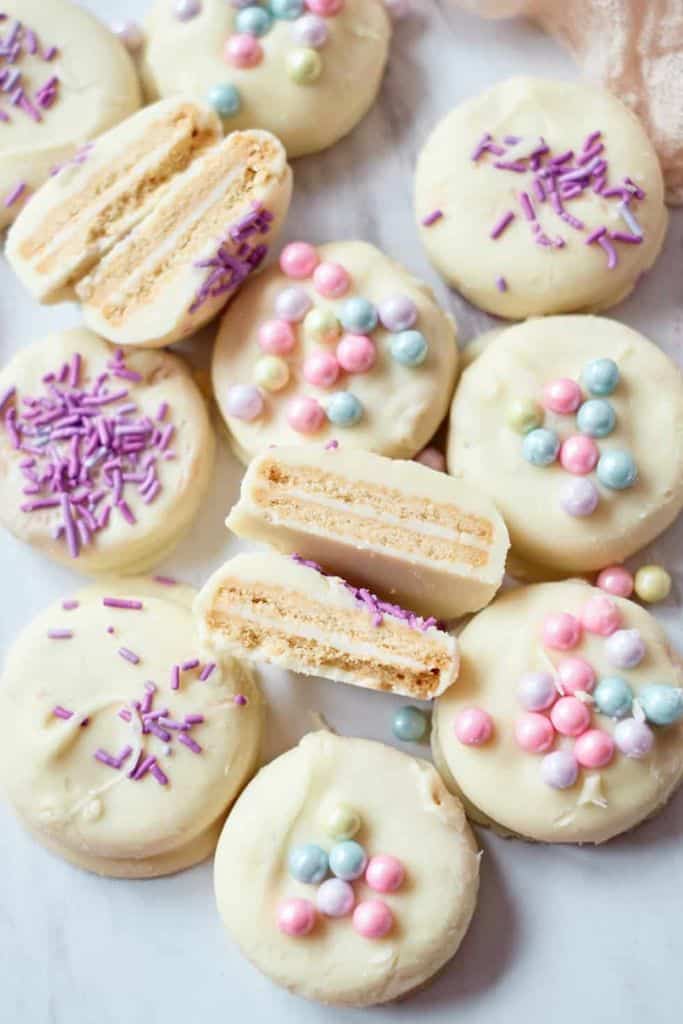 easter oreos decorated.