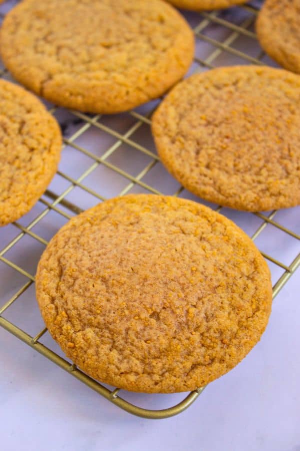 baked cookies on rack.