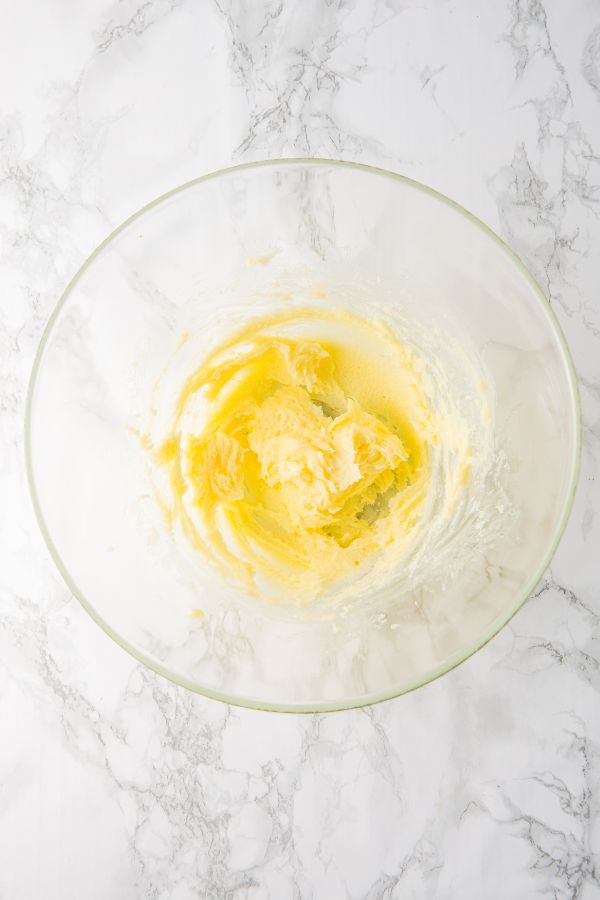 butter sugar in bowl.