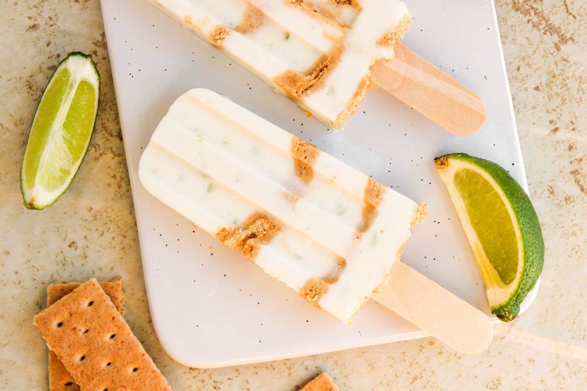 frozen yogurt popsicles lime flavor.