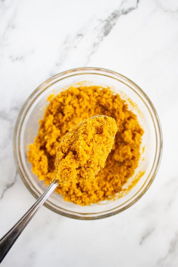 graham cracker crust crumbs in bowl.