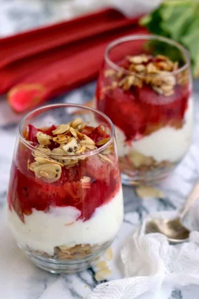 healthy rhubarb cheesecake cups.
