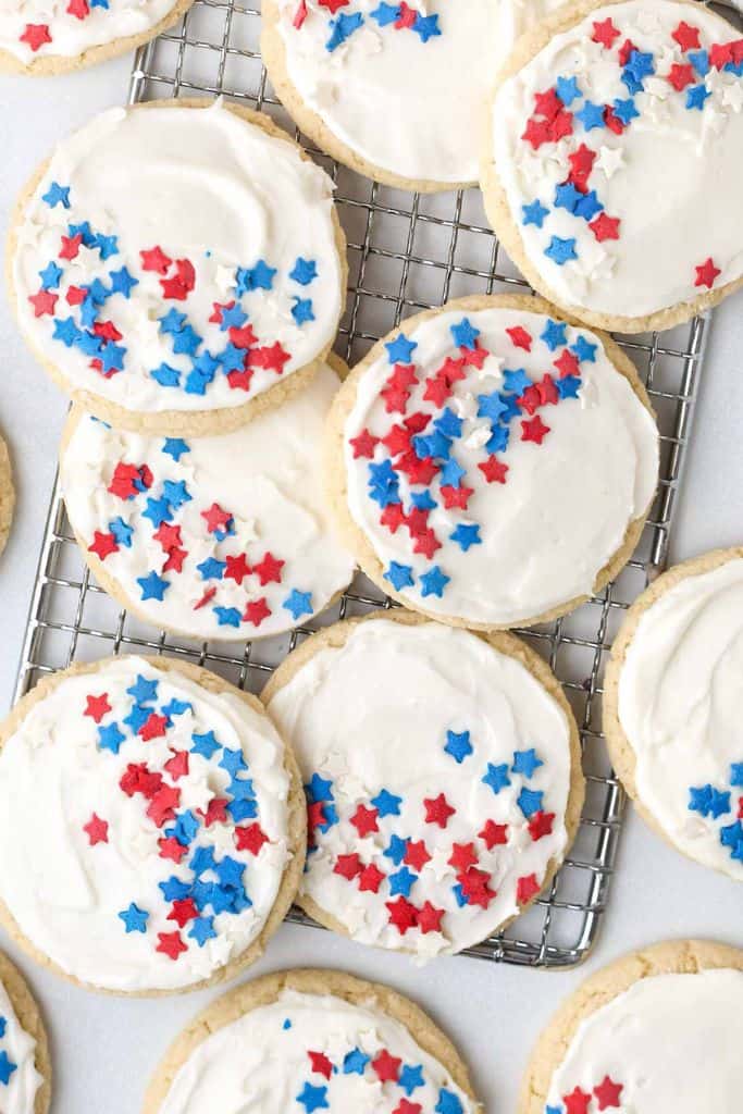 red white and blue sugar cookies frosted.