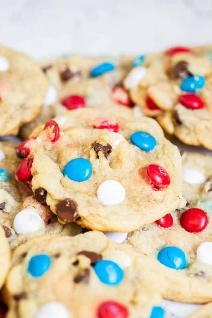 easy 4th of july cookies with m&ms.