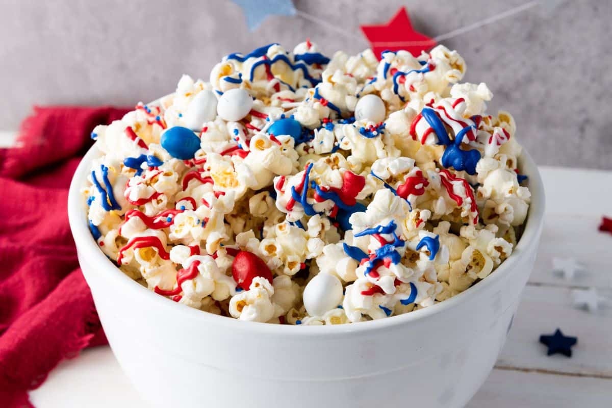 4th of july popcorn appetizer in bowl.
