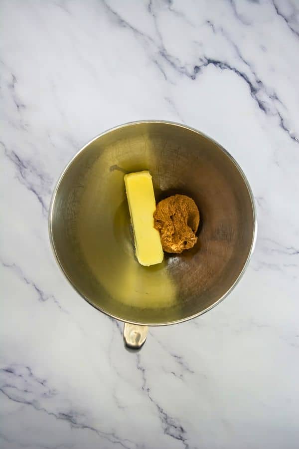 bisoff spread and butter in bowl.