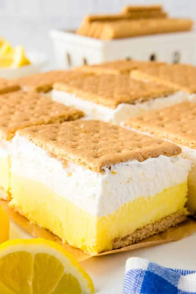 lemon smores icebox pie bars.