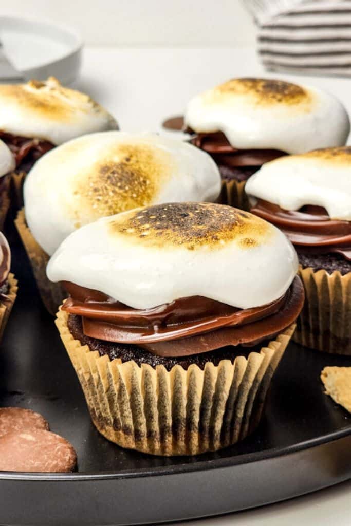 chocolate cupcakes with marshmallow frosting