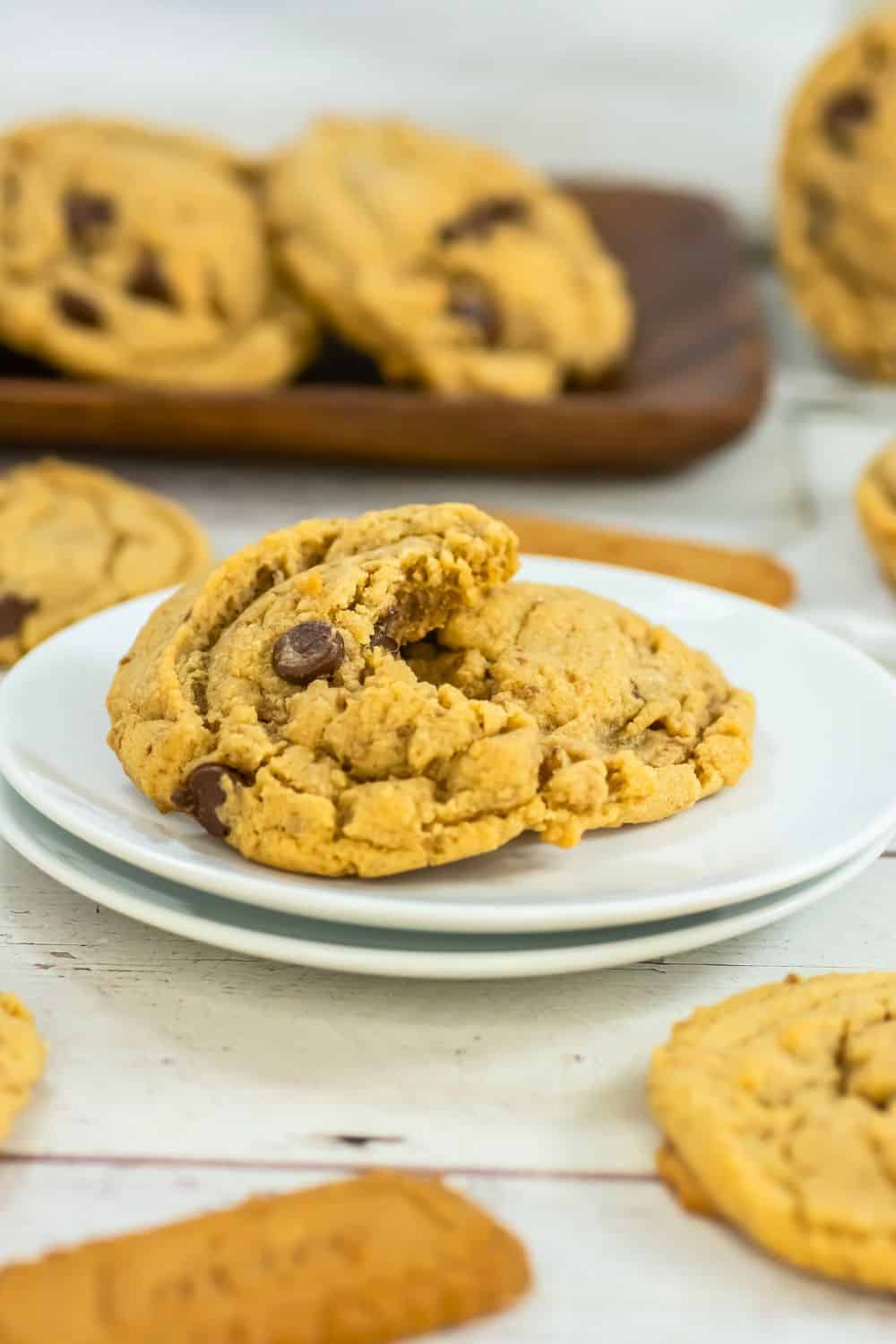 biscoff cookies on plate.
