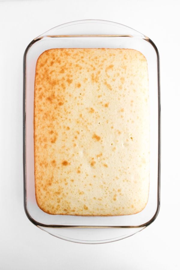 baked vanilla cake mix in pan.
