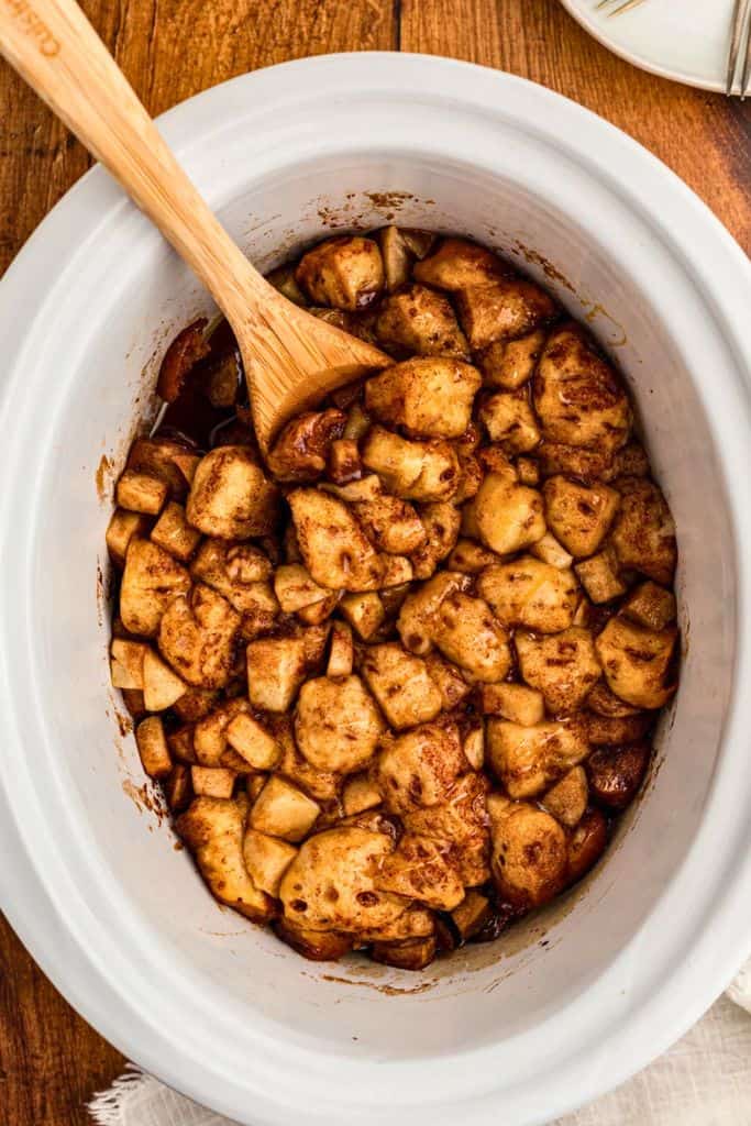 cinnamon roll casserole in slow cooker.