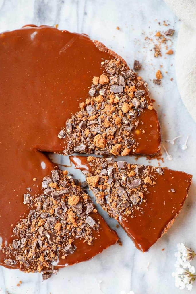 chocolate tart with biscoff crust.