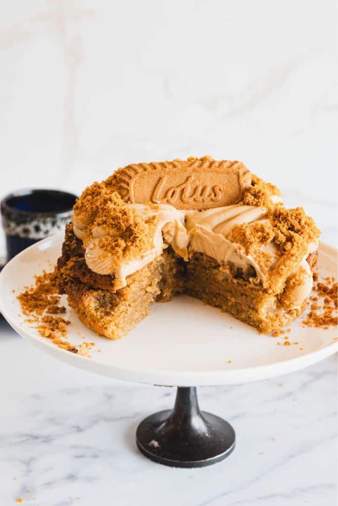 biscoff cake on cake platter.