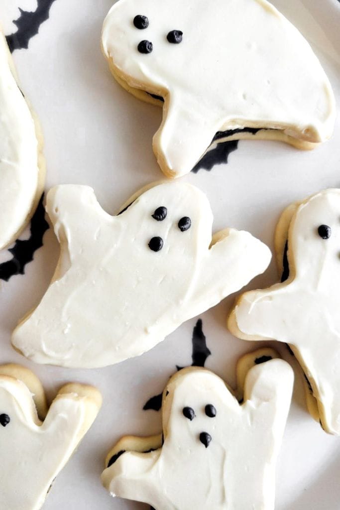 ghost shaped cookies frosted.