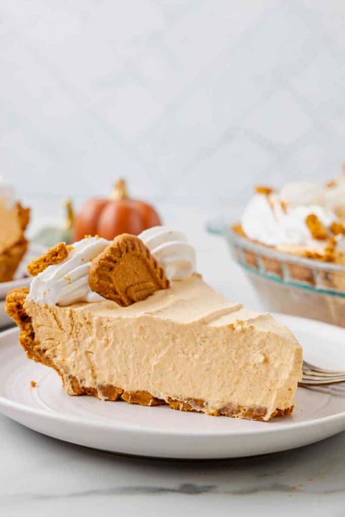 piece of no bake pumpkin pie with biscoff cookie on plate.