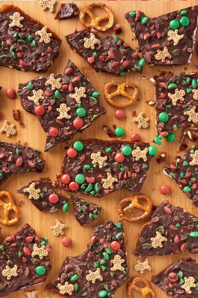 pretzel christmas crack pieces.