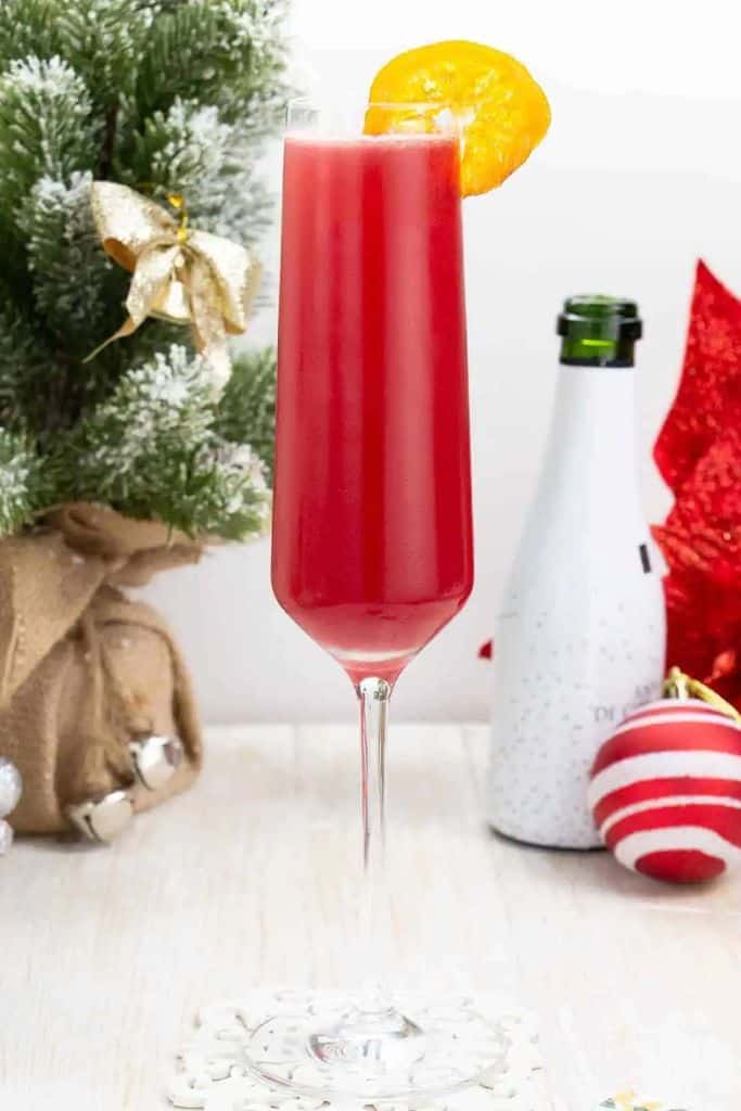 cranberry gin cocktail in champagne flute.