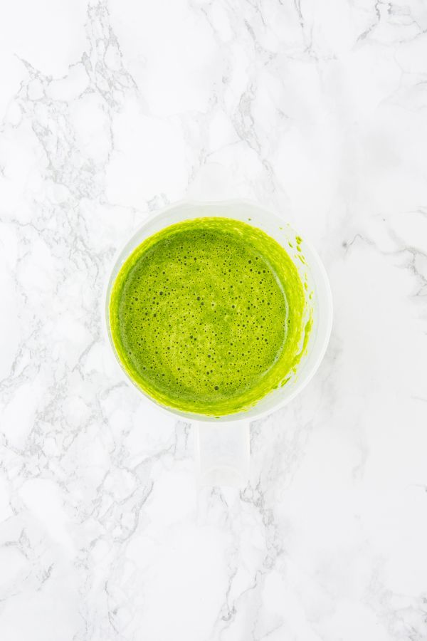 pureed green spinach in bowl.