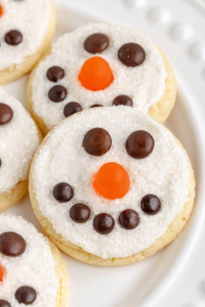 white snowman face cookies.